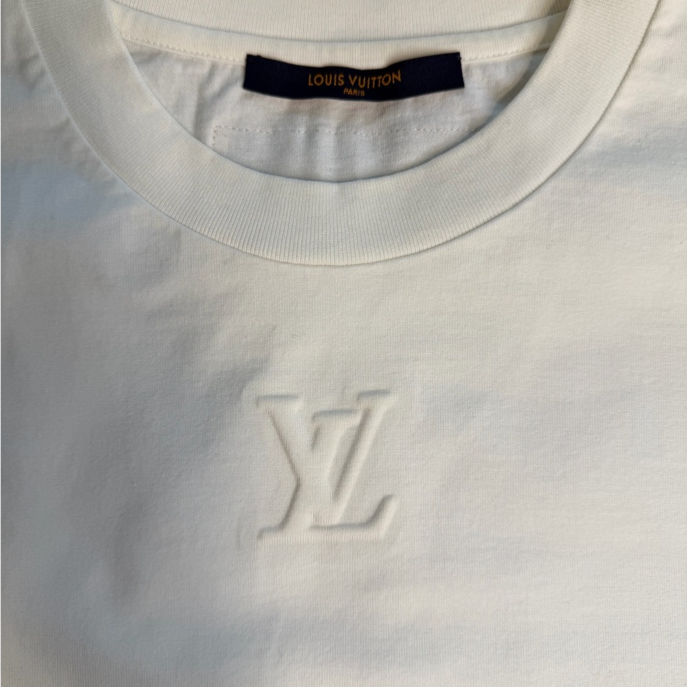 100% authentic Louis Vuitton White Short Sleeve Tee